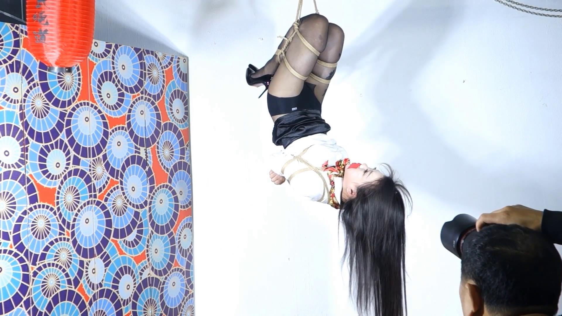 锐度主张 OL装M腿分腿吊 嫣儿[00-33-24][20250420-100018779].jpg