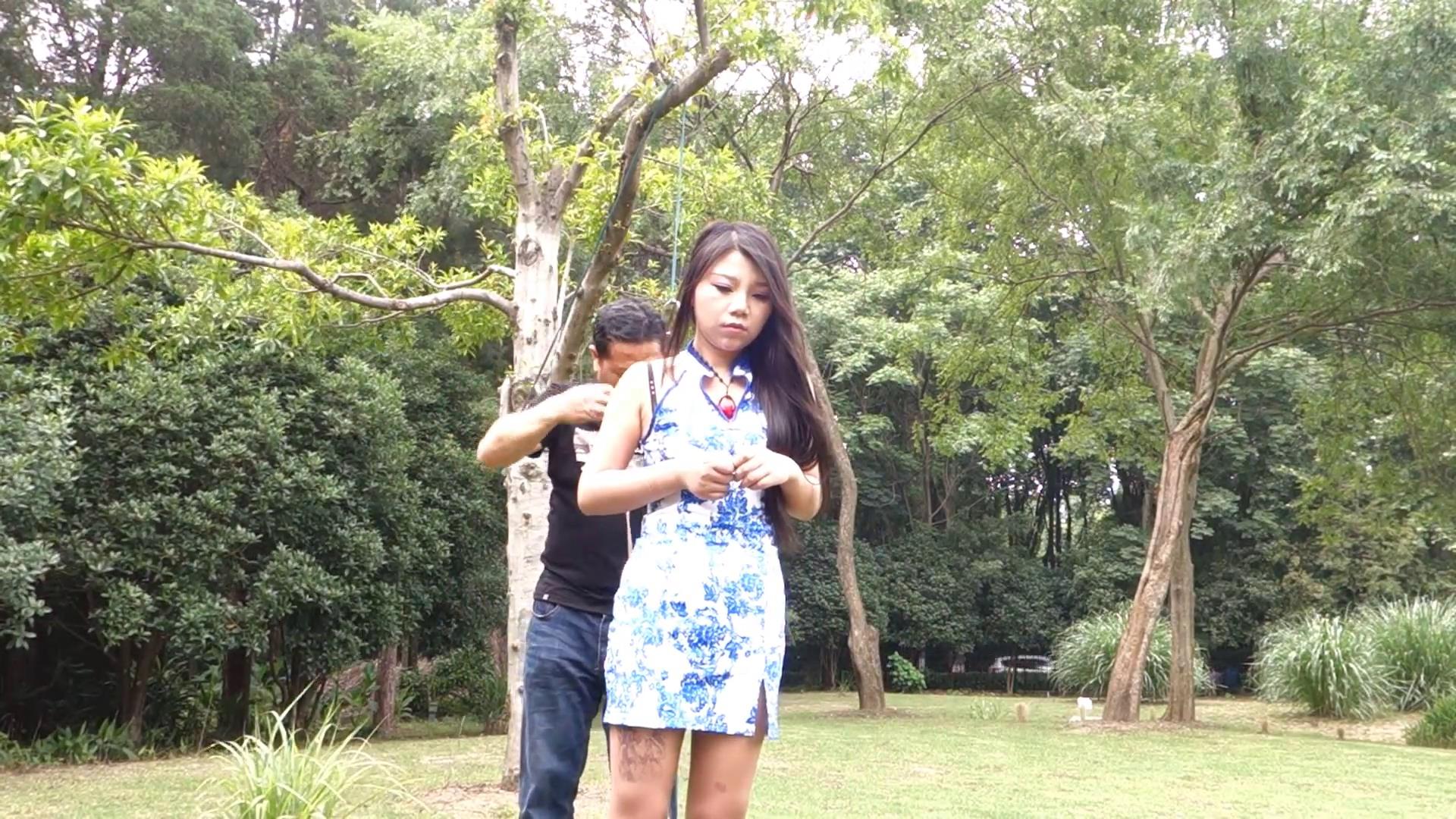 锐度主张 嫣儿公园青花瓷旗袍五花吊缚[00-00-53][20250426-112216583].jpg