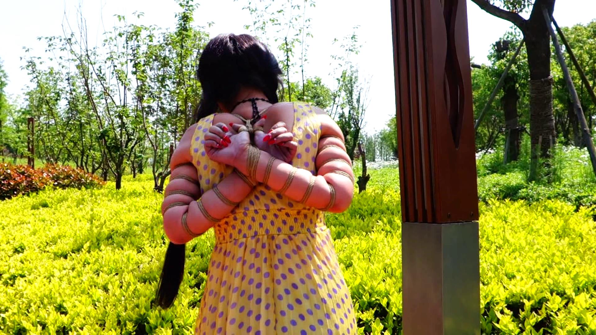 锐度主张 嫣儿公园紧缚[00-02-29][20250426-211742833].jpg