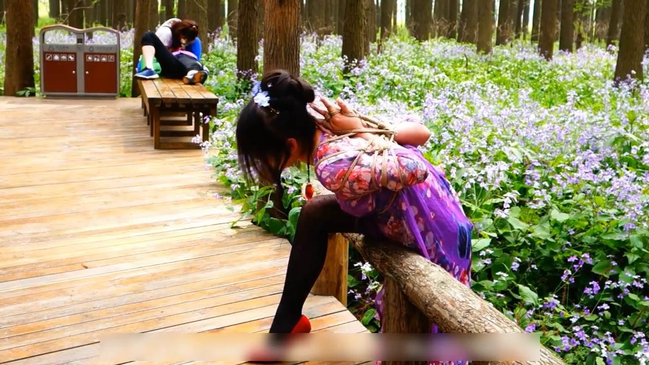 锐度主张 嫣儿长裙黑丝公园紧缚[00-33-14][20250428-071754469].jpg