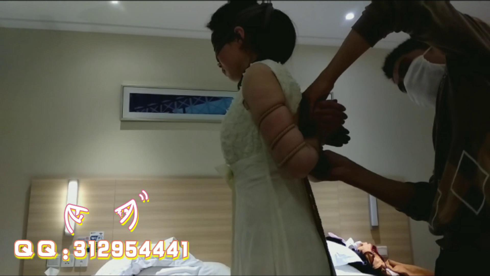 梦洁 第一次穿礼裙[00-01-47][20251105-190911278].jpg